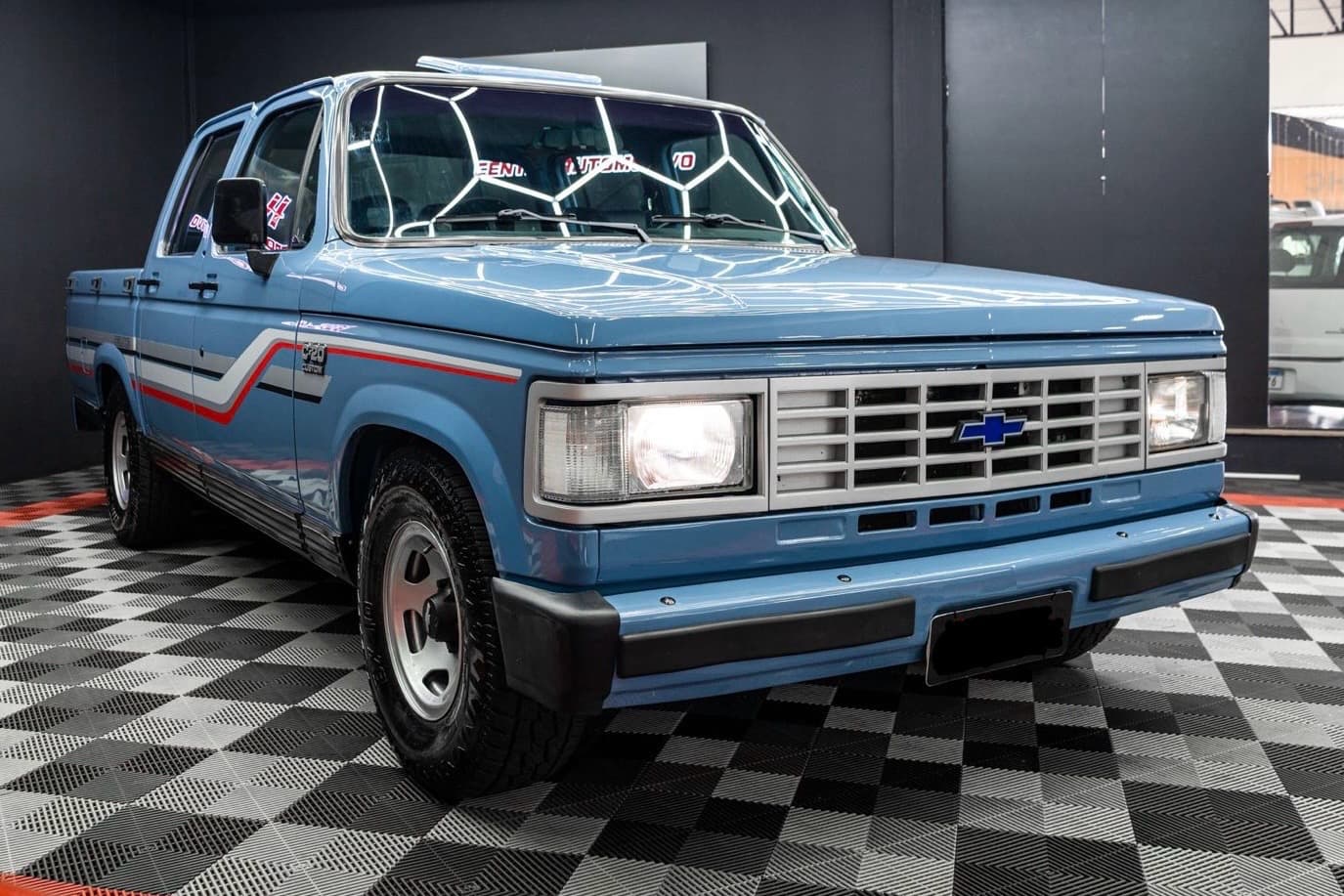 Chevrolet C-20 Custom Deluxe 1990 — restaurada, impecável